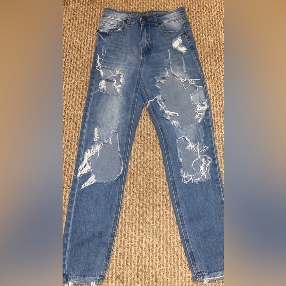 junior girls super distressed jeans.
